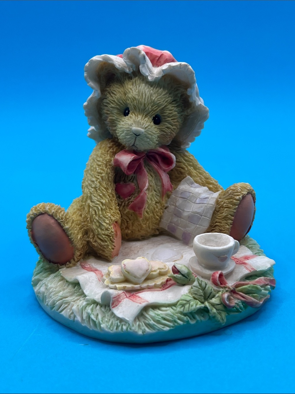 1992 Cherished Teddies MARIE “Friendship is a special treat” figurine